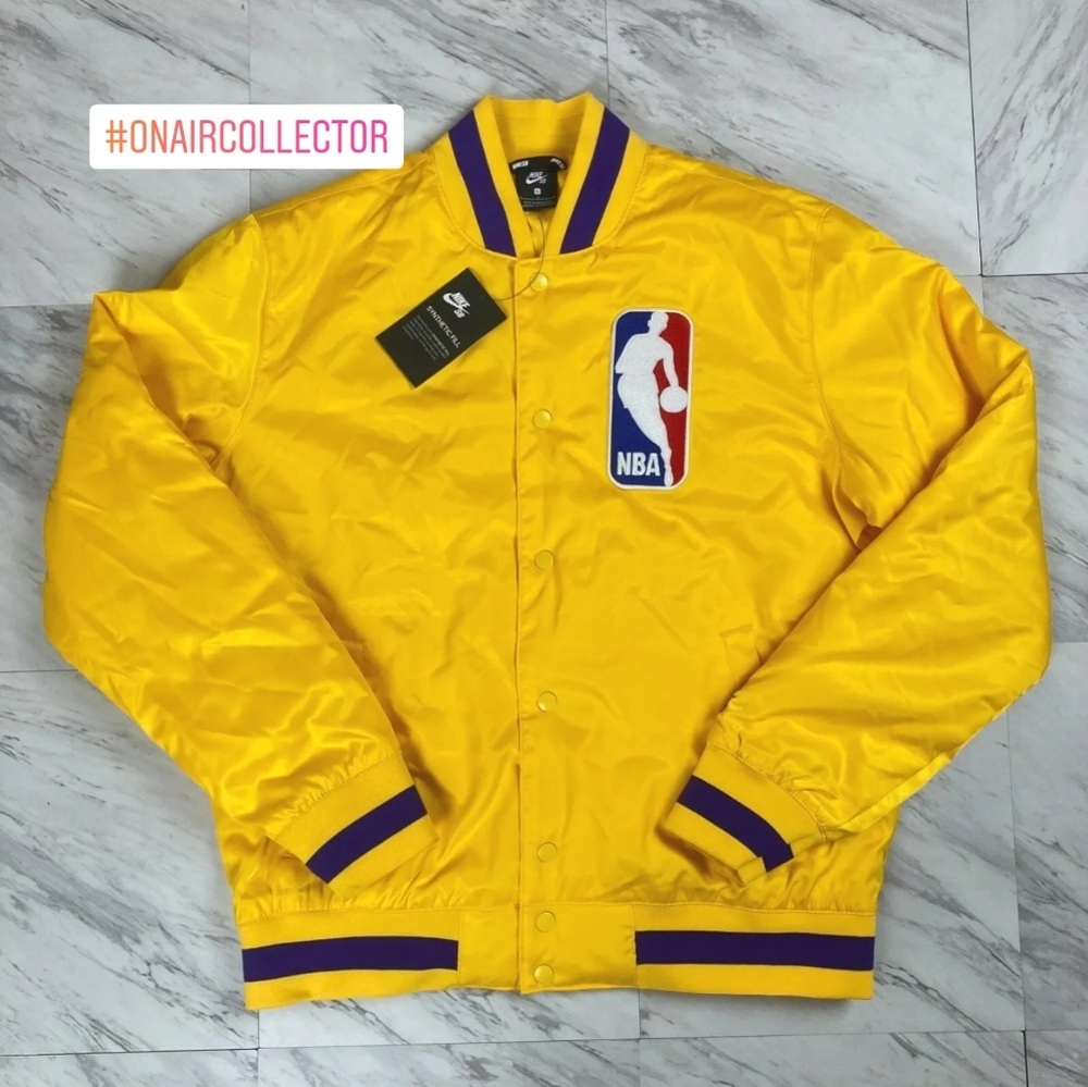 VINTAGE LOS ANGELES LAKERS   Men's Satin Yellow Sarter NBA Jacket Siza L